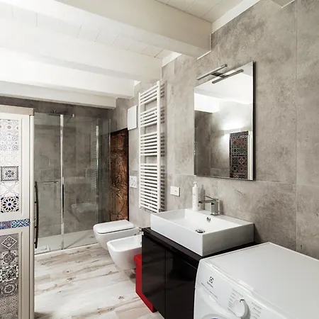 Apartment Palazzo Diaz - By Myhomeincomo *