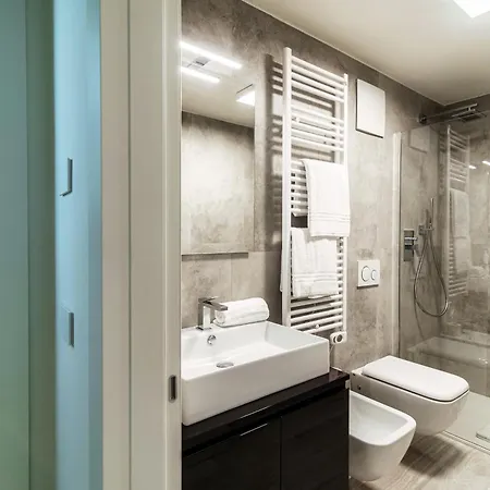 Palazzo Diaz - By Myhomeincomo Apartment Como